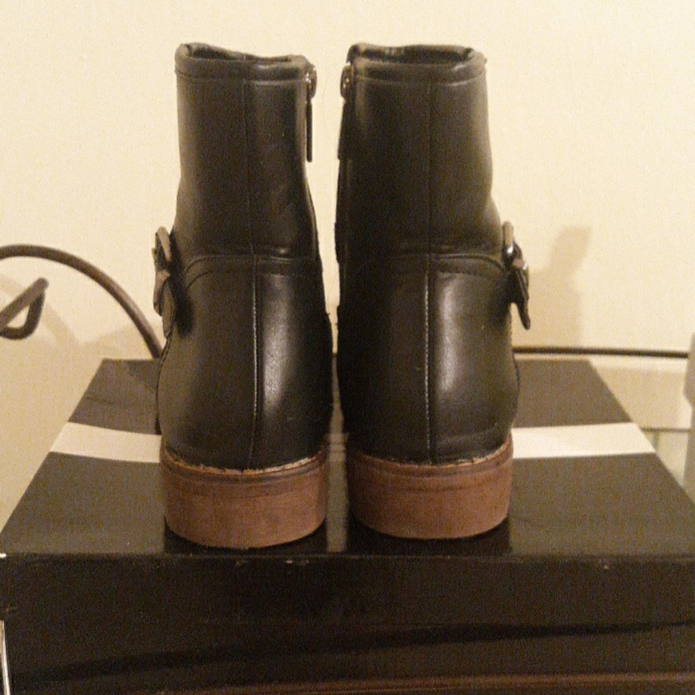 Shoes - Picture 3 of 4